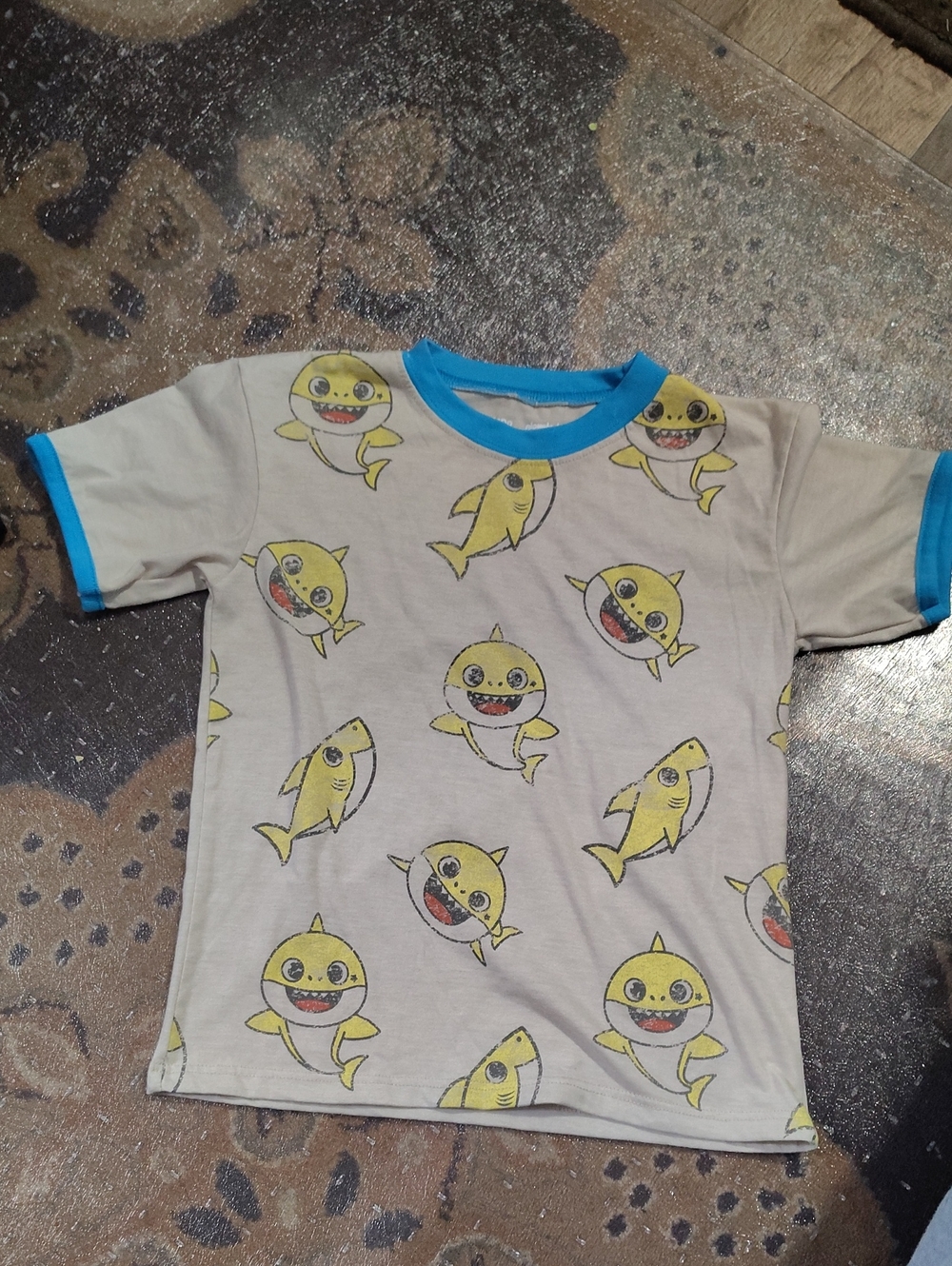 Pinkfong Baby Shark 5/6 Shirt $25